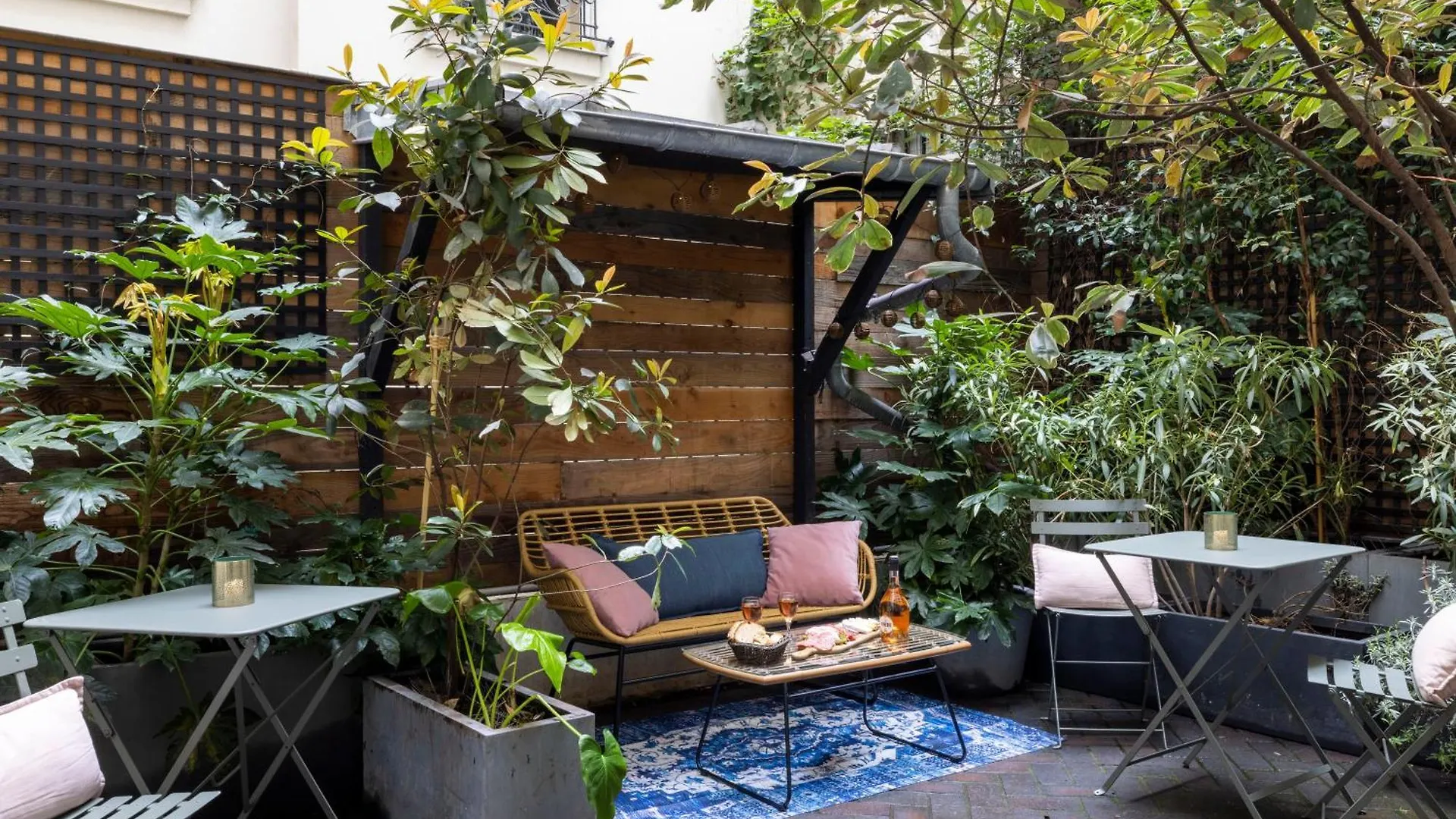 Coq Hotel